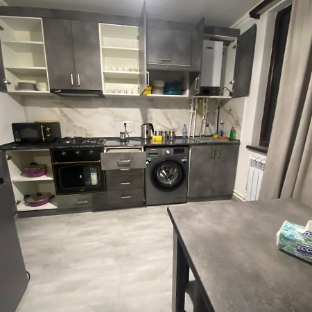 2 Cosy Apartment In Townhouse Near Airport Evn Geghanist  Exterior photo