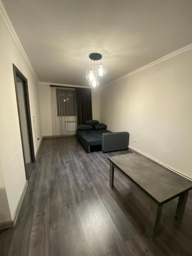 2 Cosy Apartment In Townhouse Near Airport Evn Geghanist  Exterior photo