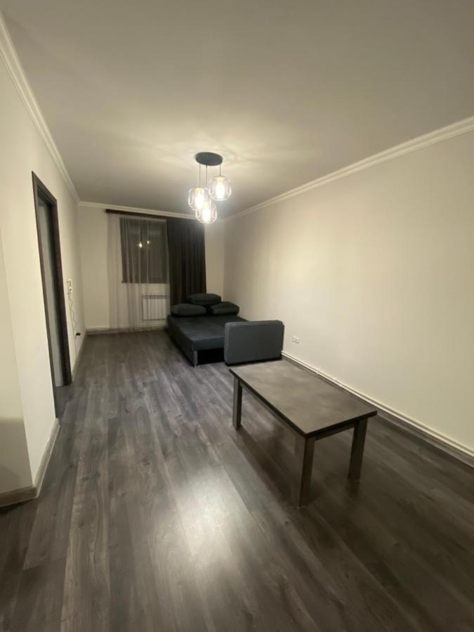 2 Cosy Apartment In Townhouse Near Airport Evn Geghanist  Exterior photo