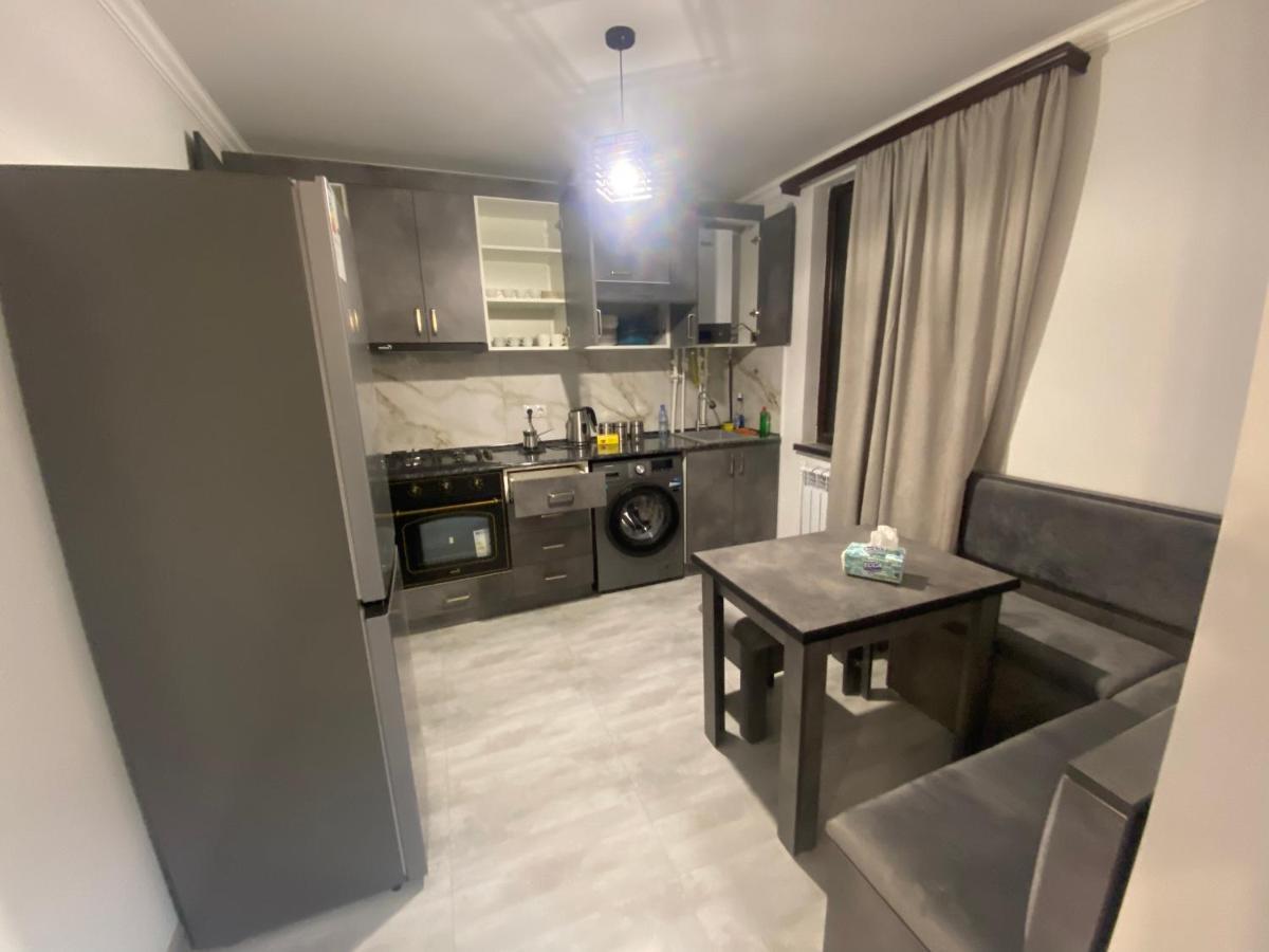 2 Cosy Apartment In Townhouse Near Airport Evn Geghanist  Exterior photo