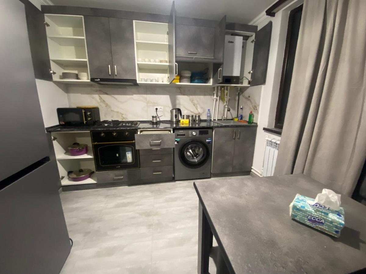 2 Cosy Apartment In Townhouse Near Airport Evn Geghanist  Exterior photo