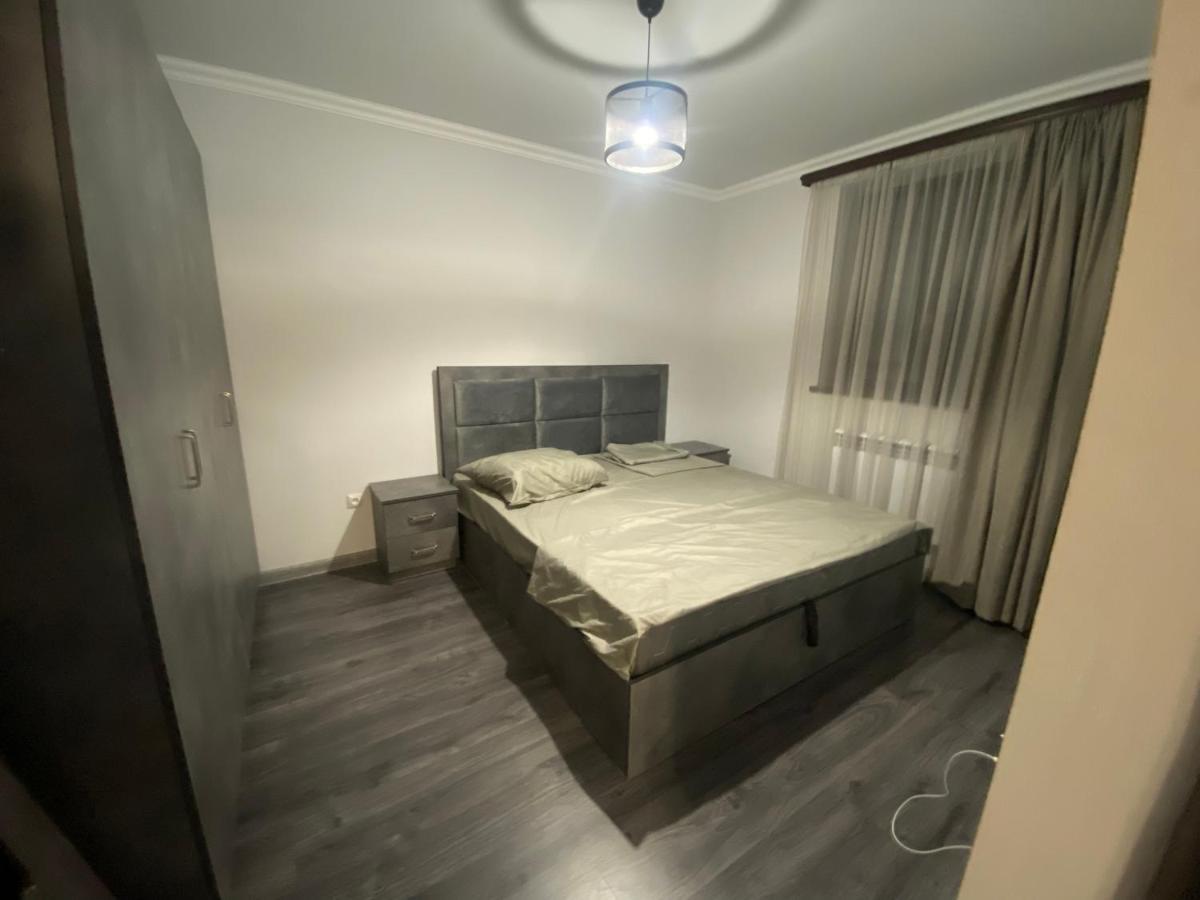 2 Cosy Apartment In Townhouse Near Airport Evn Geghanist  Exterior photo